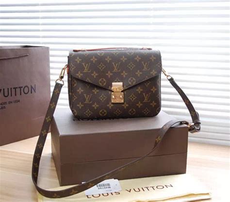 louis vuitton monogram monchette.